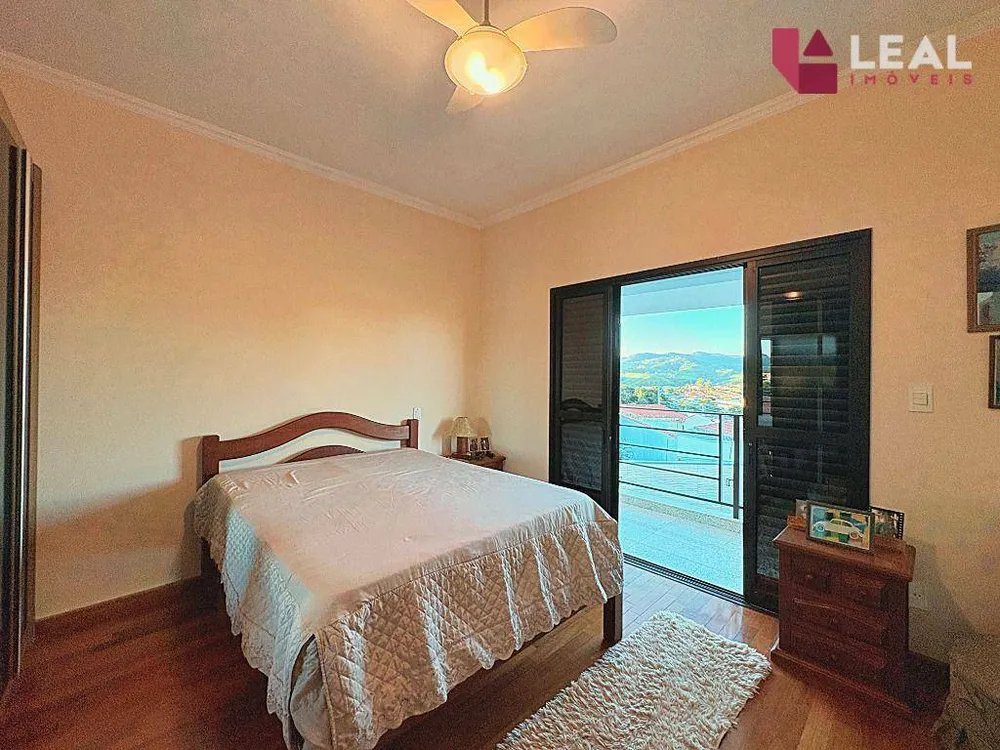 Casa, 4 quartos, 310 m² - Foto 1