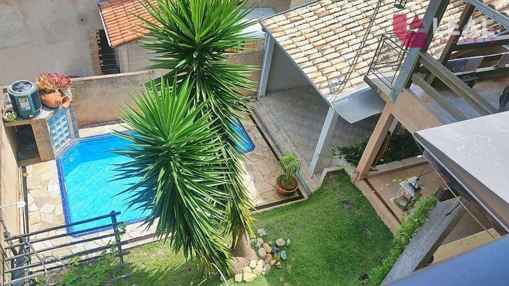 Casa, 3 quartos, 240 m² - Foto 1
