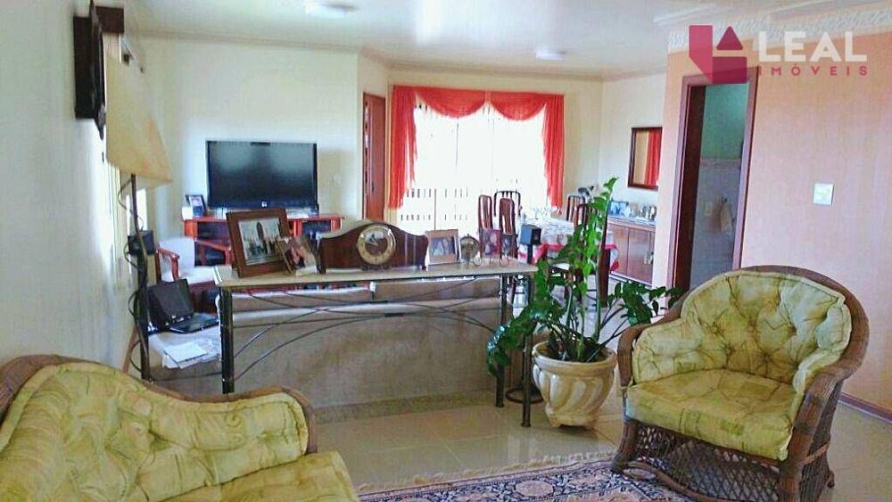 Casa, 3 quartos, 240 m² - Foto 1