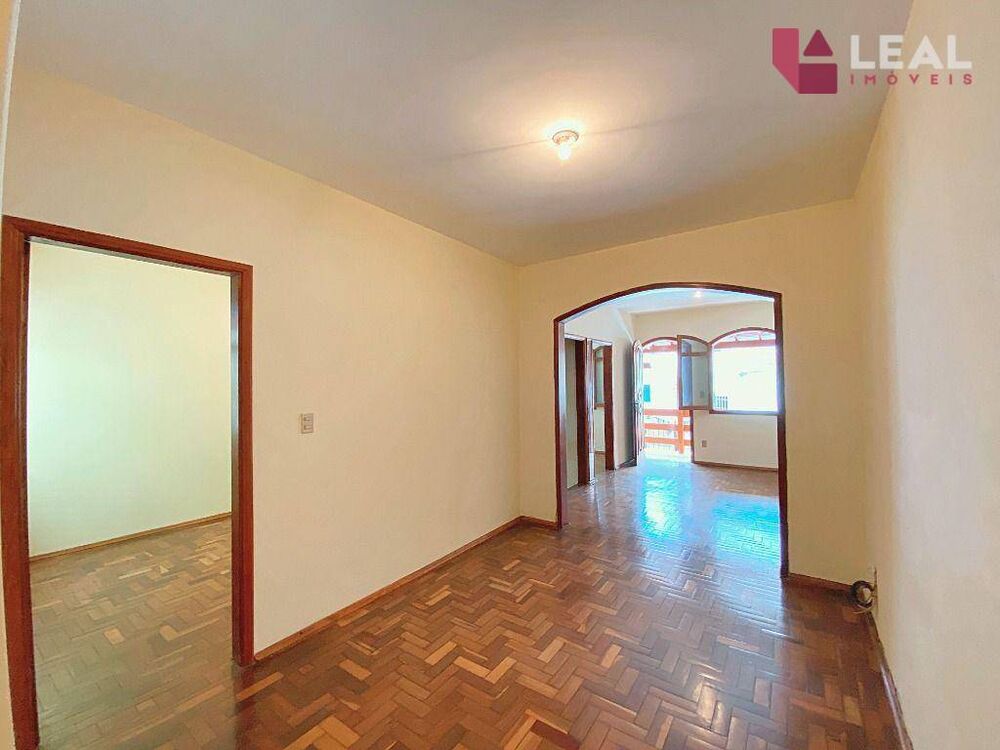 Casa, 4 quartos, 240 m² - Foto 1