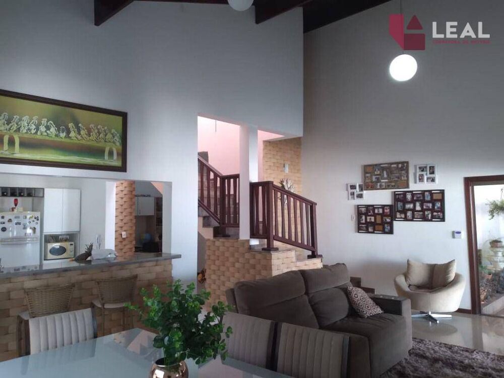 Casa, 4 quartos, 300 m² - Foto 1