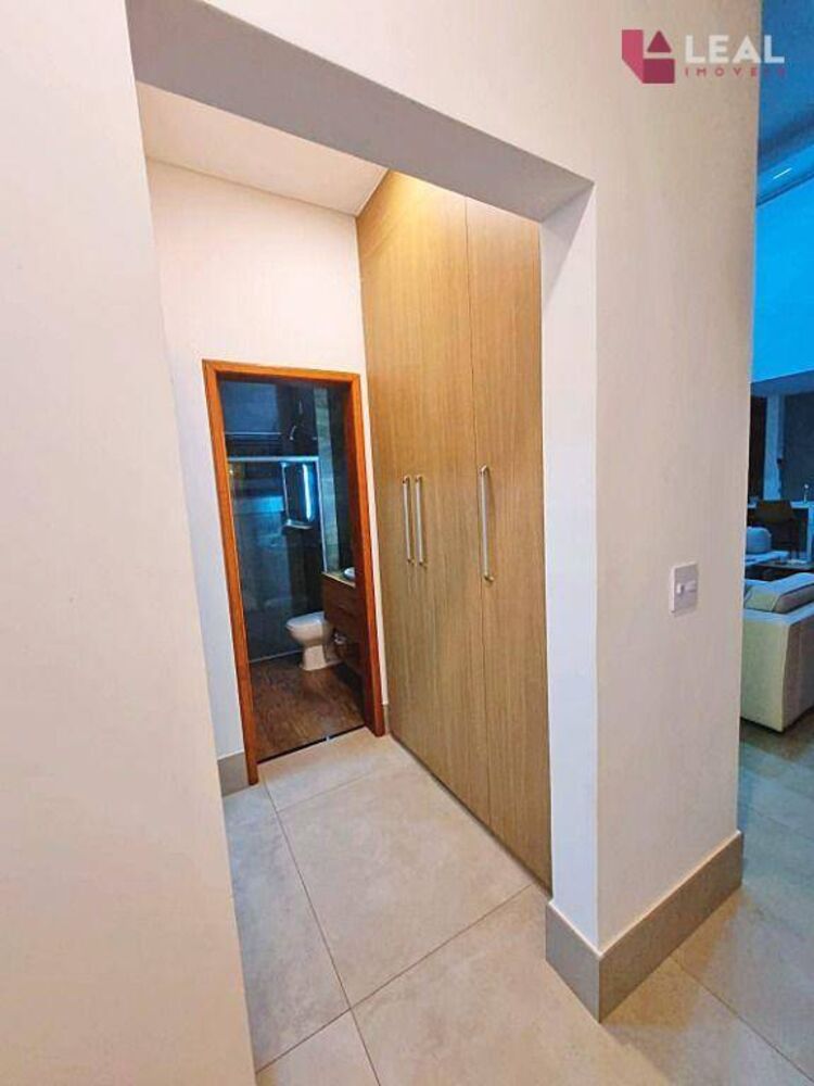 Casa de Condomínio à venda com 4 quartos, 235m² - Foto 2