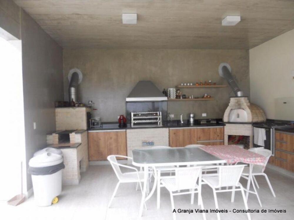 Casa à venda com 4 quartos, 651m² - Foto 1