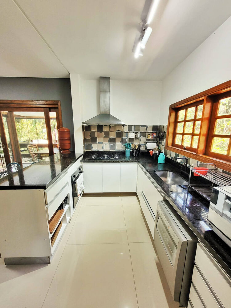Casa de Condomínio à venda com 3 quartos, 230m² - Foto 1