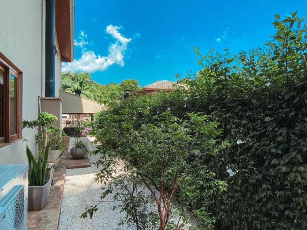 Casa de Condomínio à venda com 4 quartos, 350m² - Foto 2