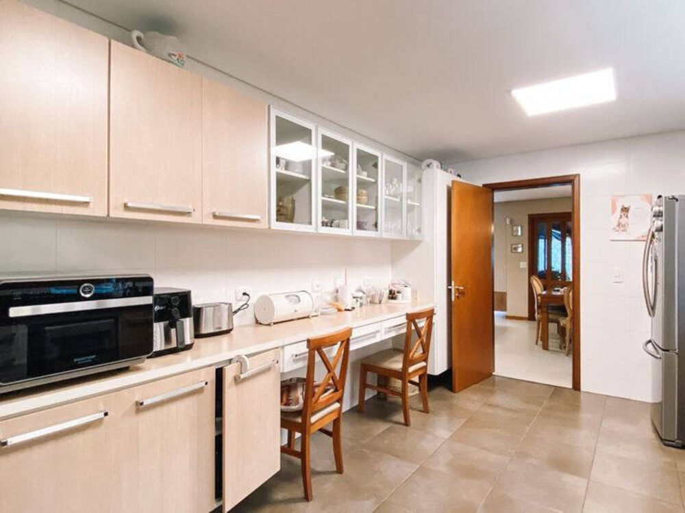 Casa de Condomínio à venda com 4 quartos, 350m² - Foto 1