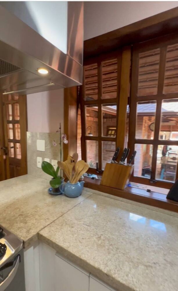Casa de Condomínio à venda com 4 quartos, 400m² - Foto 3