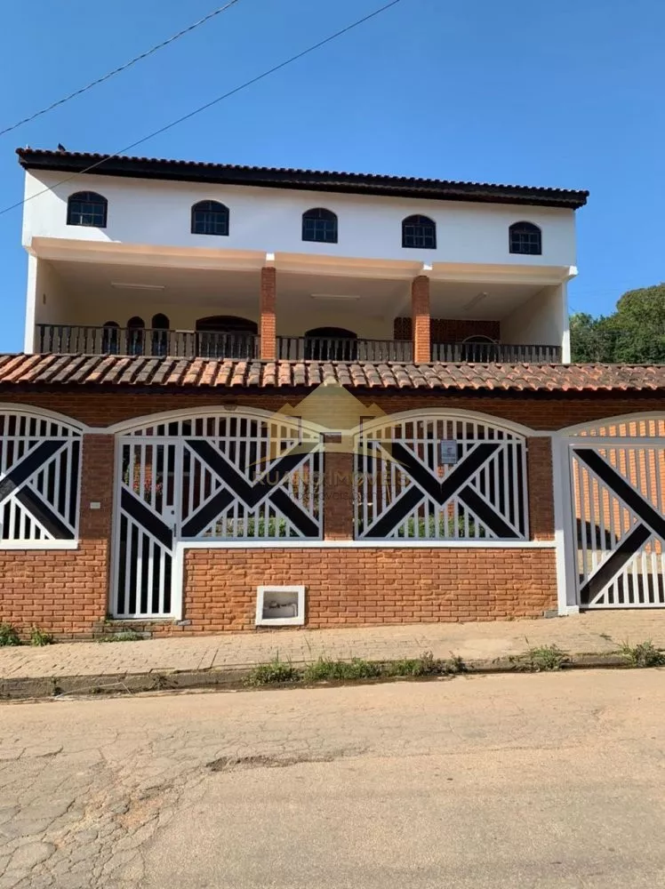 Sobrado à venda com 3 quartos, 473m² - Foto 1