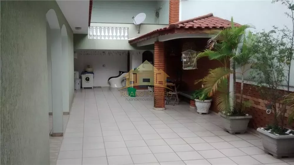 Sobrado à venda com 3 quartos, 430m² - Foto 1