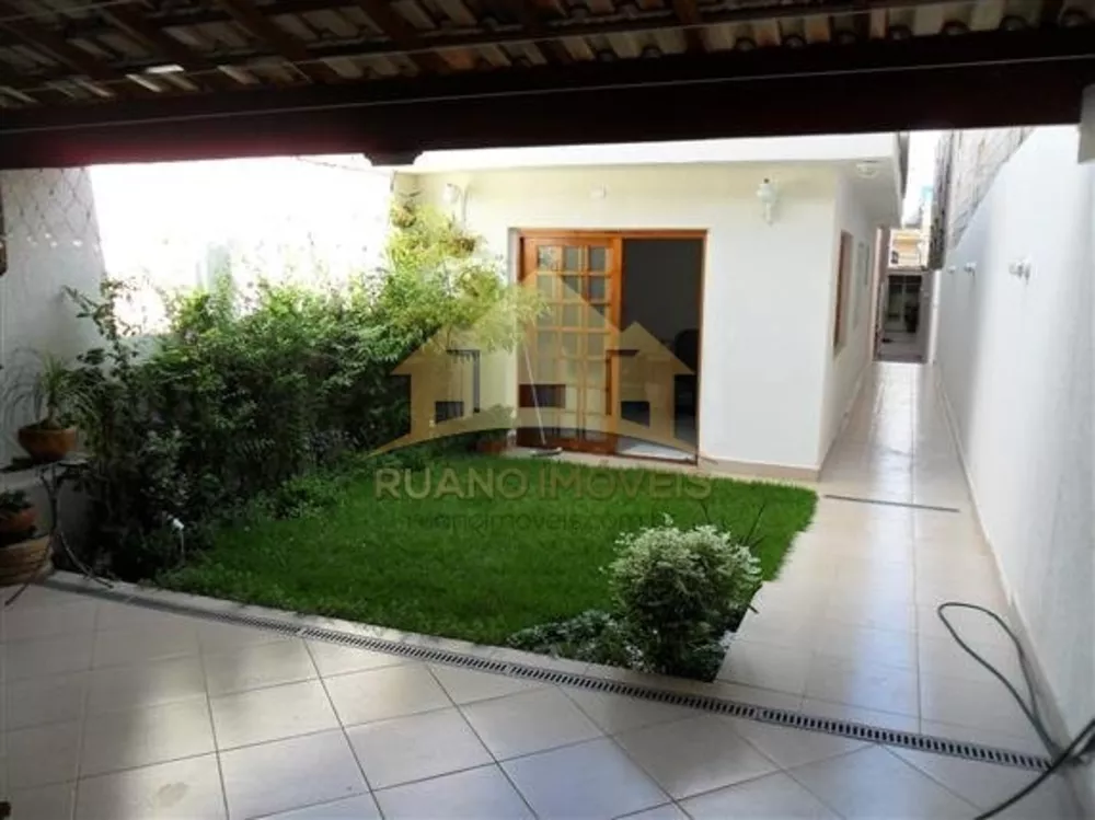 Sobrado à venda com 4 quartos, 300m² - Foto 1