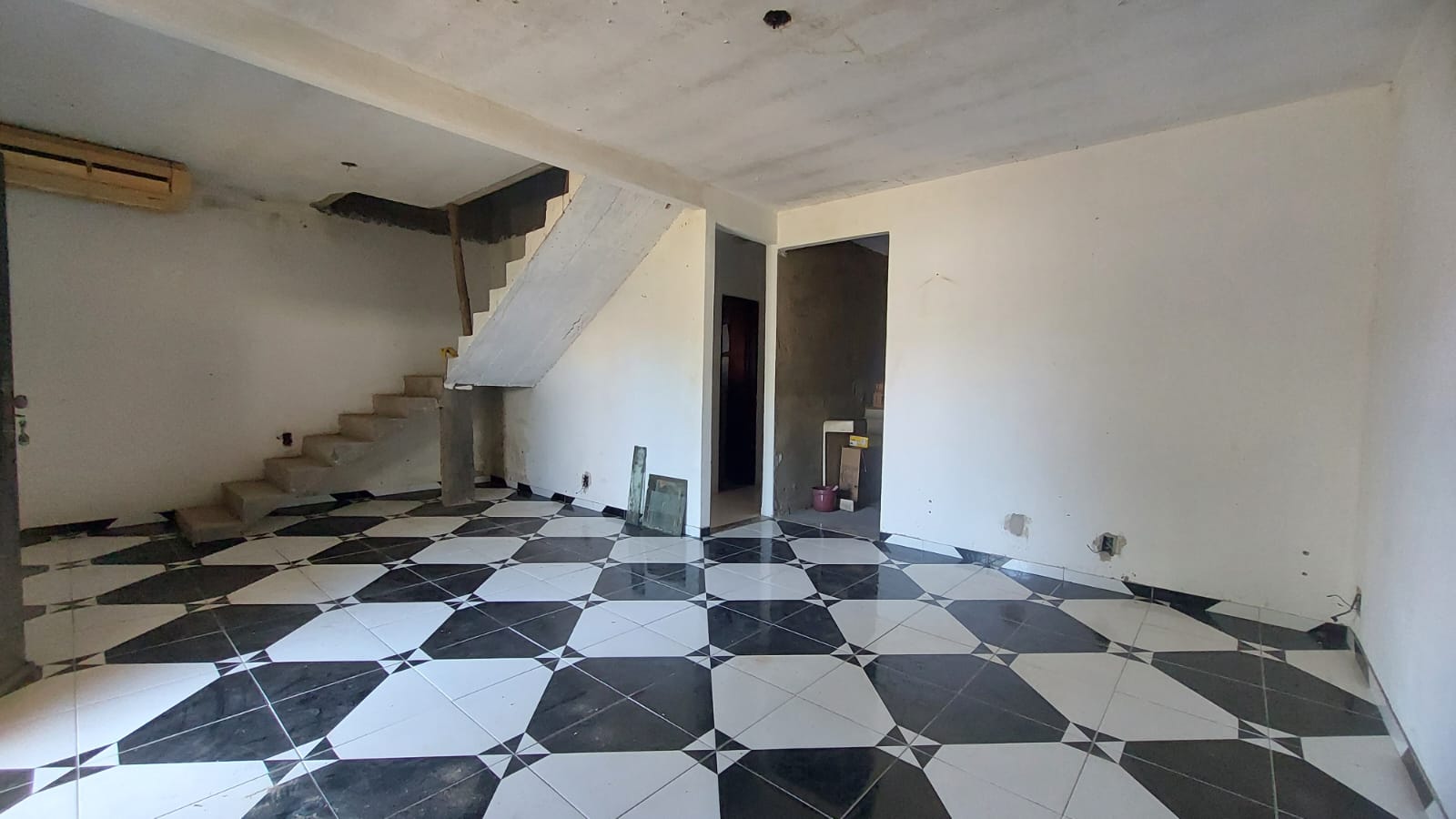 Casa à venda com 2 quartos, 150m² - Foto 2