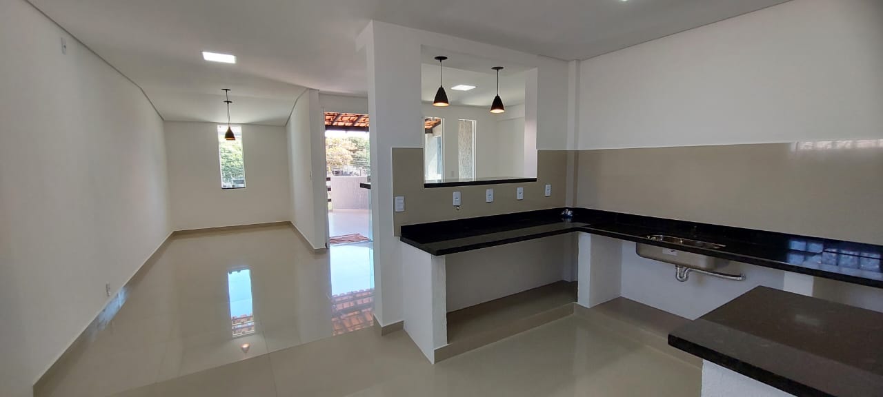 Sobrado à venda com 4 quartos, 146m² - Foto 1