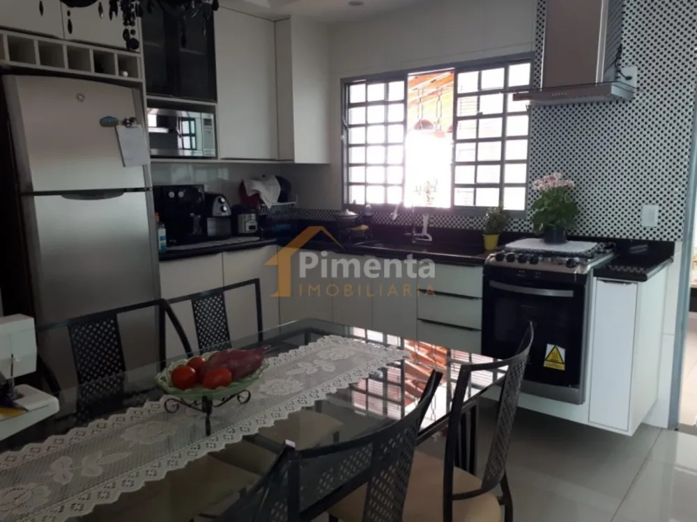 Casa, 4 quartos, 166 m² - Foto 2