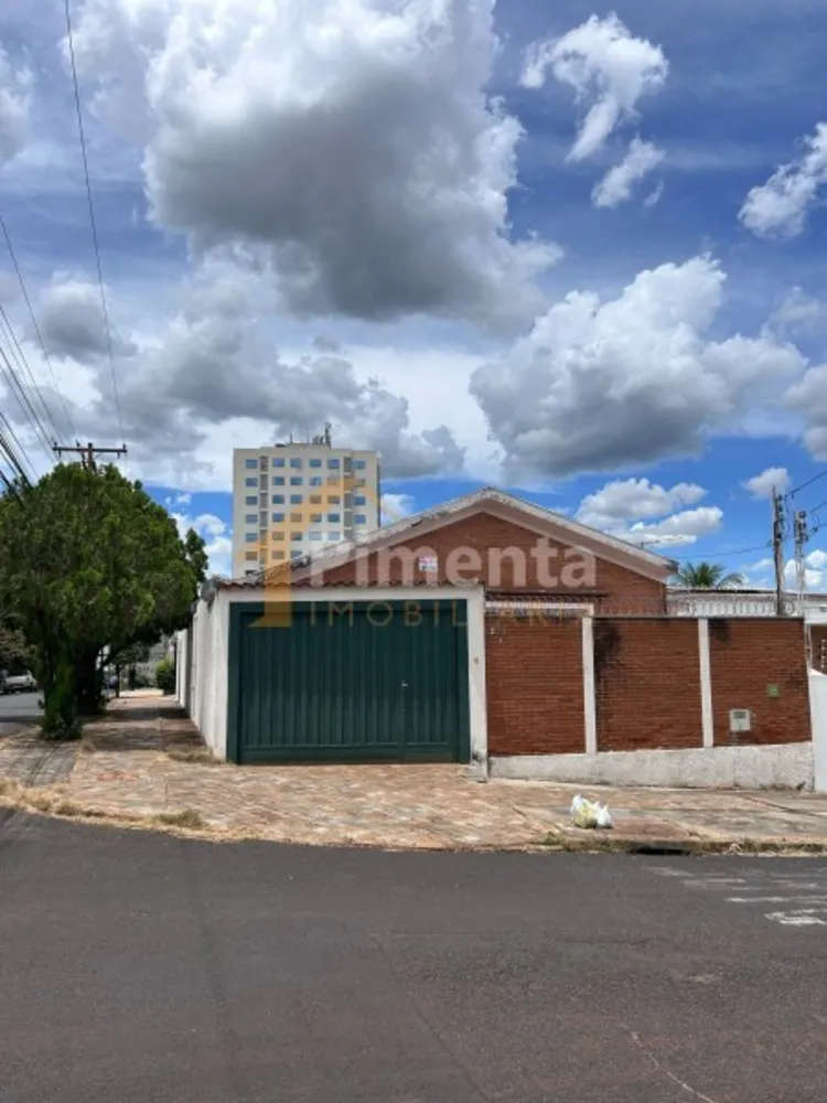 Casa, 3 quartos, 250 m² - Foto 1