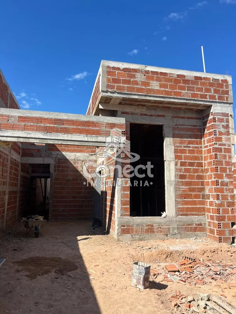 Casa à venda com 2 quartos, 156m² - Foto 1