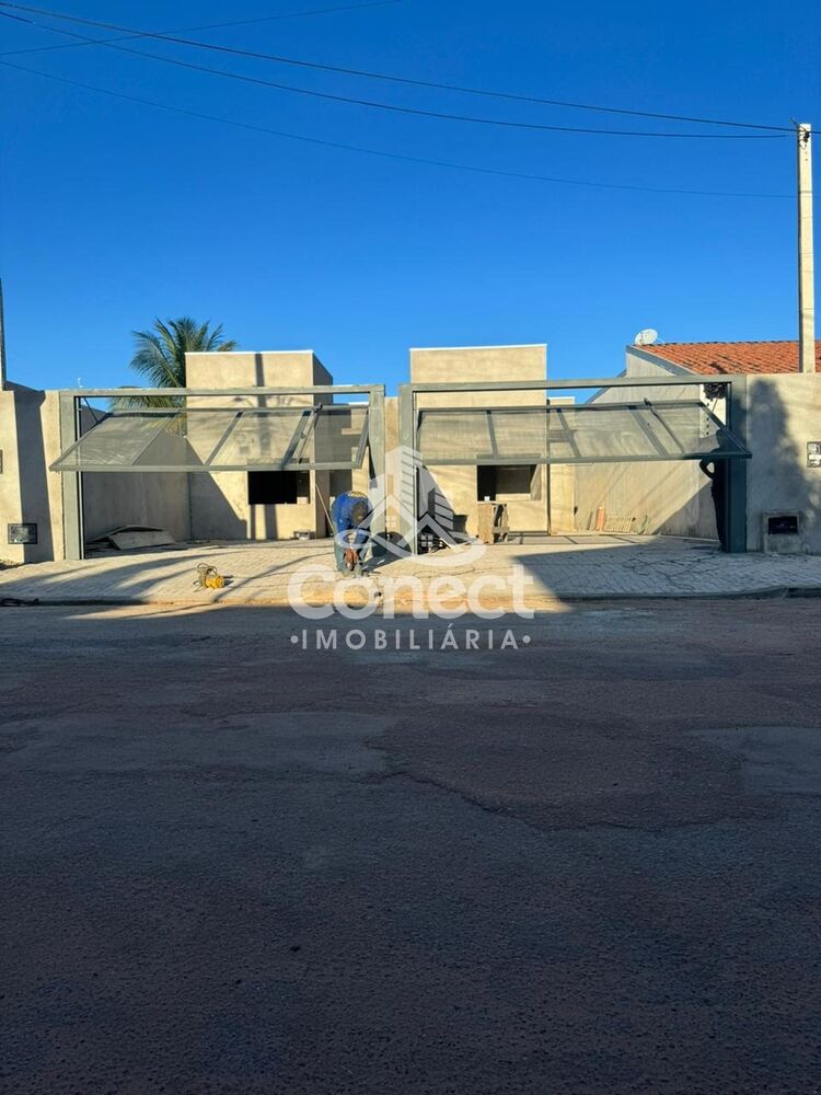 Casa à venda com 2 quartos, 70m² - Foto 1