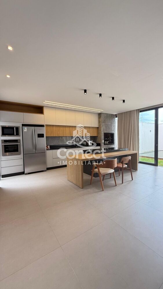 Casa à venda com 3 quartos, 178m² - Foto 1