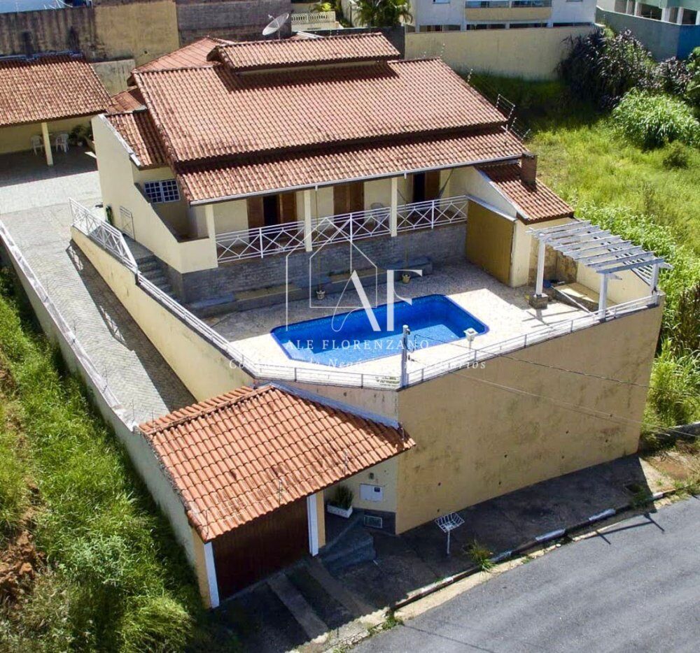 Casa à venda com 4 quartos, 280m² - Foto 1