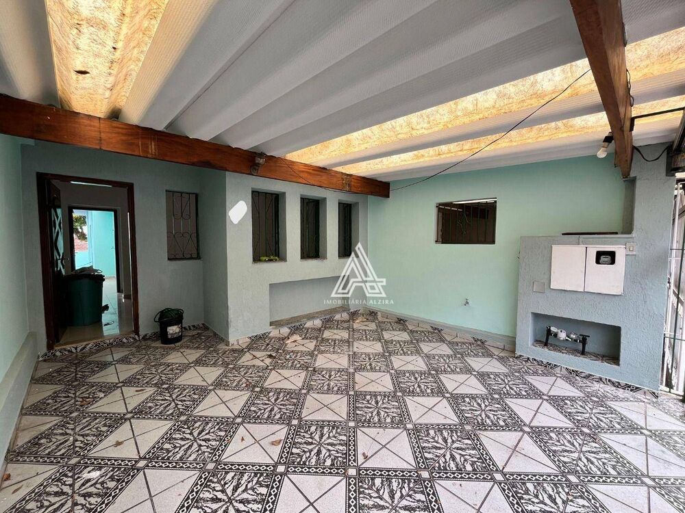 Casa à venda com 2 quartos, 117m² - Foto 1