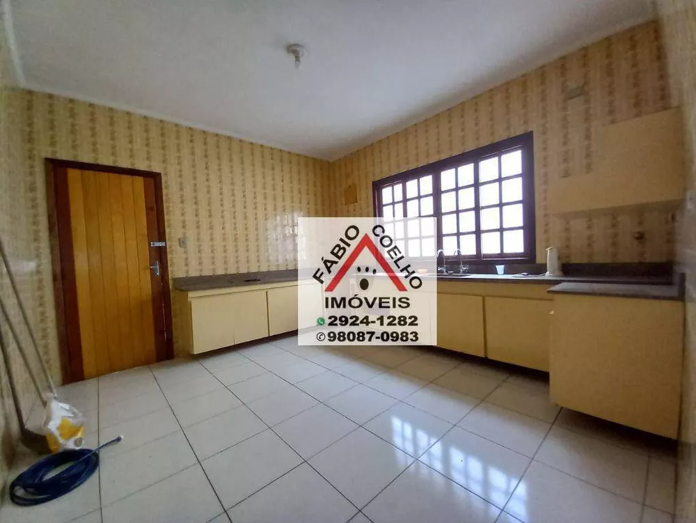 Sobrado à venda com 2 quartos, 185m² - Foto 2