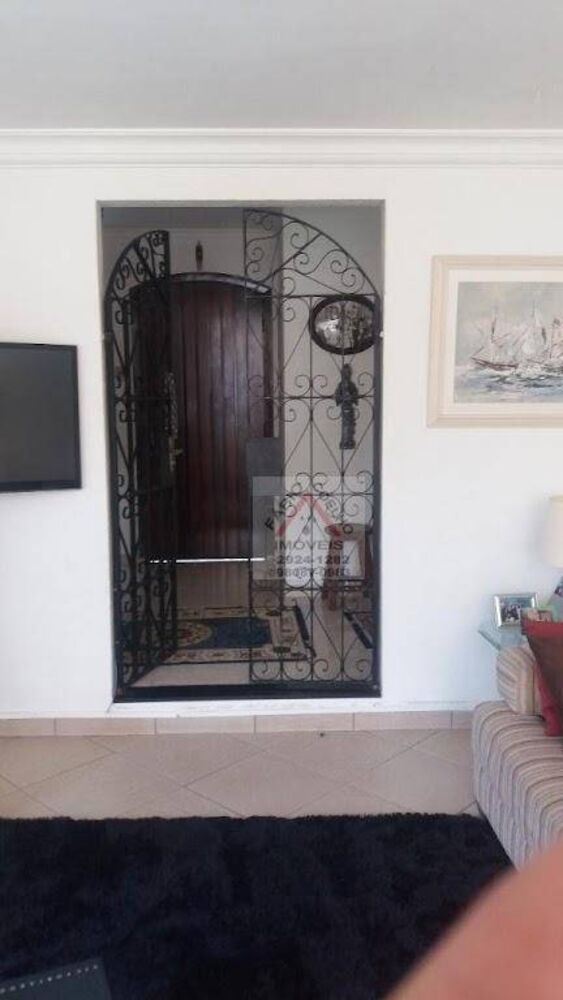 Sobrado à venda com 4 quartos, 258m² - Foto 1