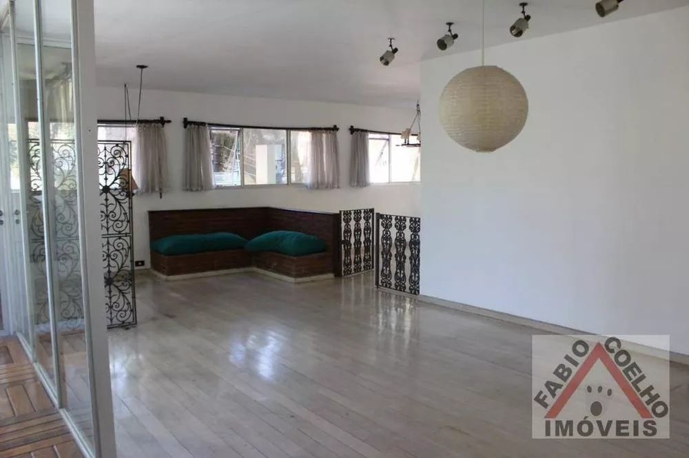 Apartamento à venda com 3 quartos, 300m² - Foto 1