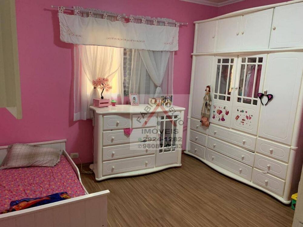Sobrado à venda com 3 quartos, 200m² - Foto 2