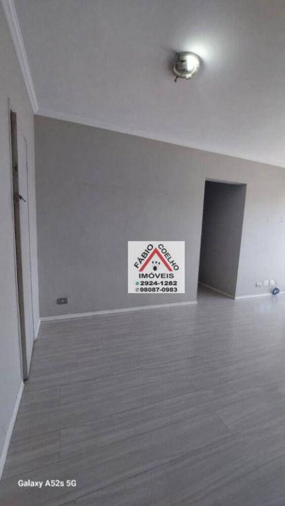 Apartamento à venda com 3 quartos, 70m² - Foto 2
