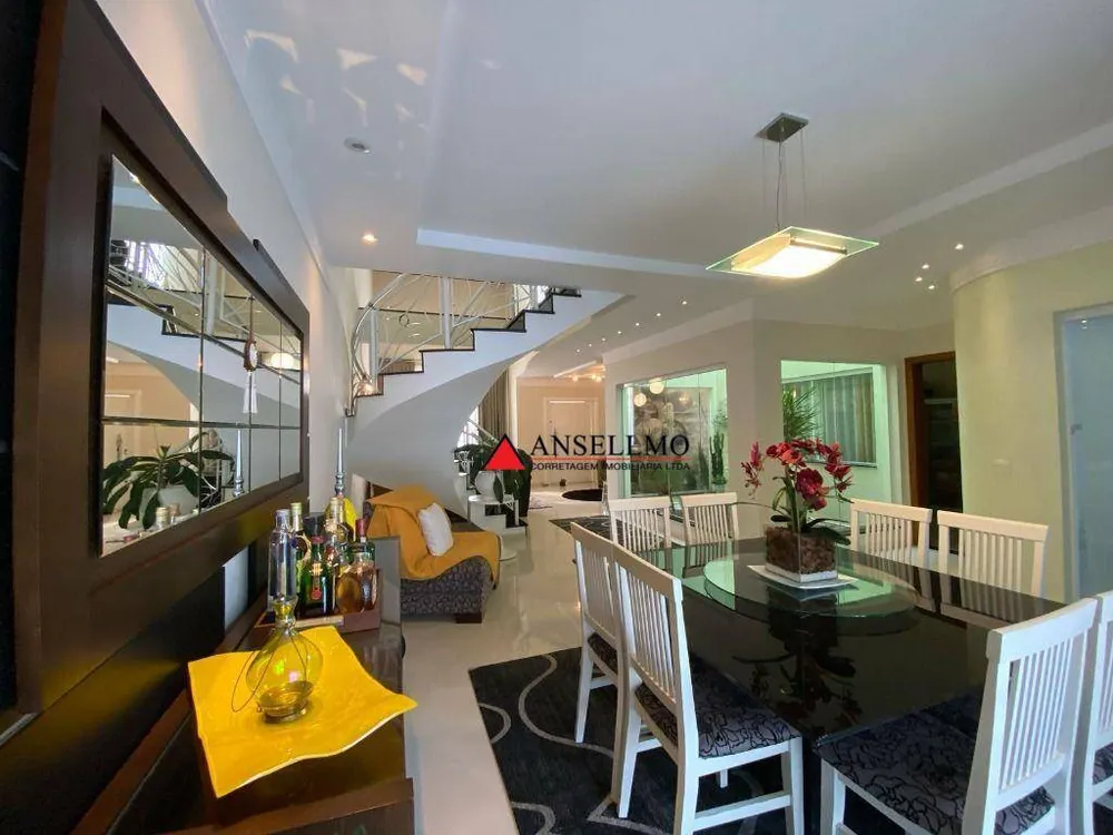 Sobrado, 3 quartos, 297 m² - Foto 1