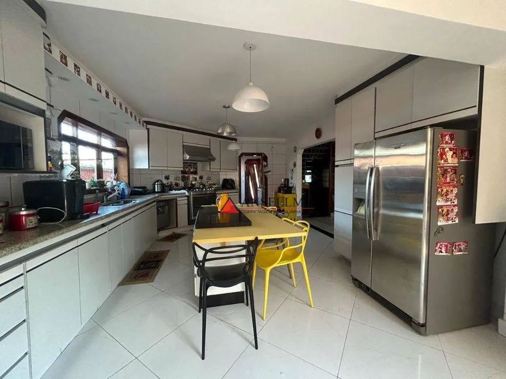 Sobrado, 3 quartos, 403 m² - Foto 1