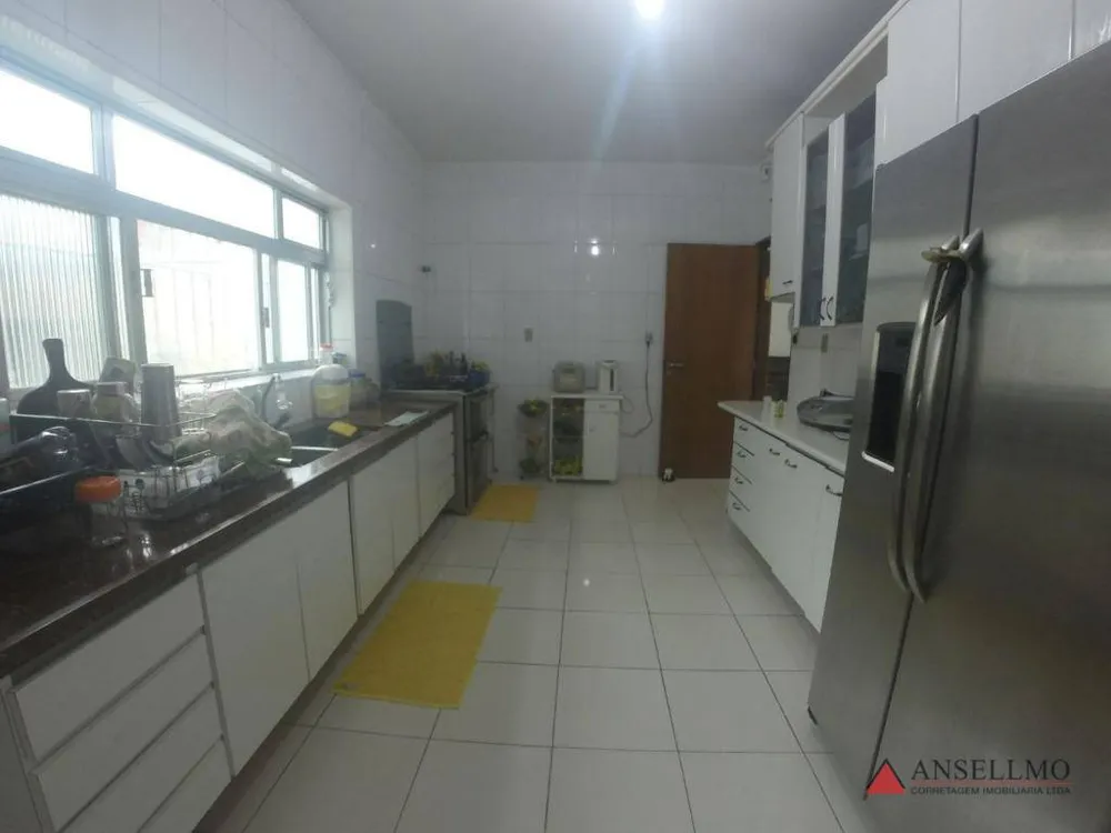 Sobrado, 8 quartos, 400 m² - Foto 4