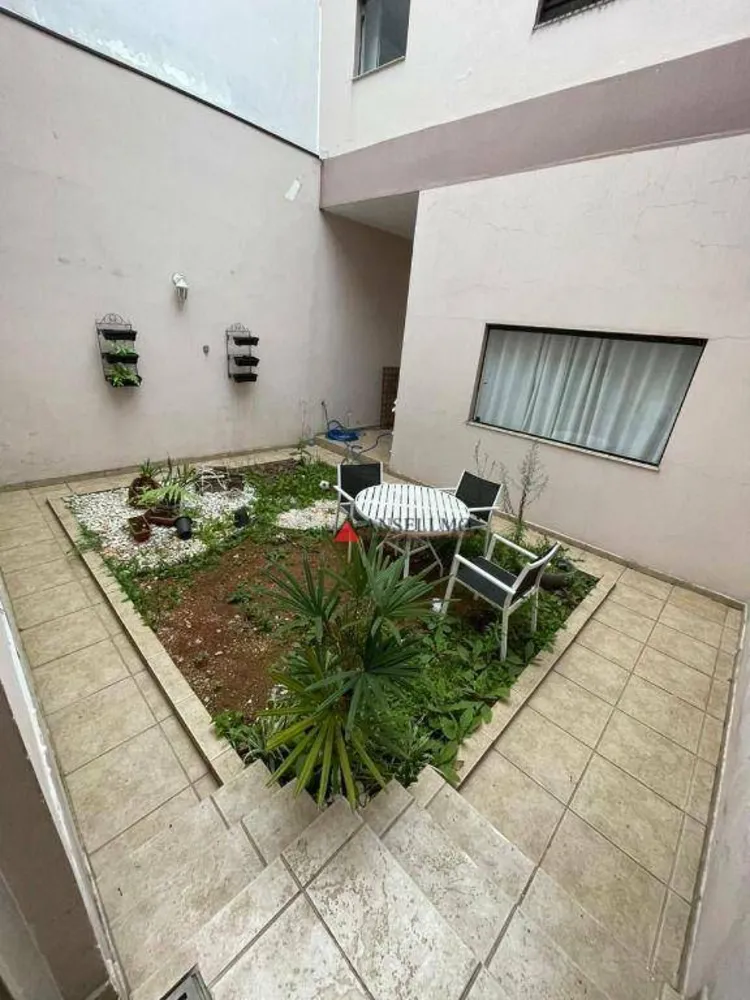 Sobrado, 3 quartos, 303 m² - Foto 1