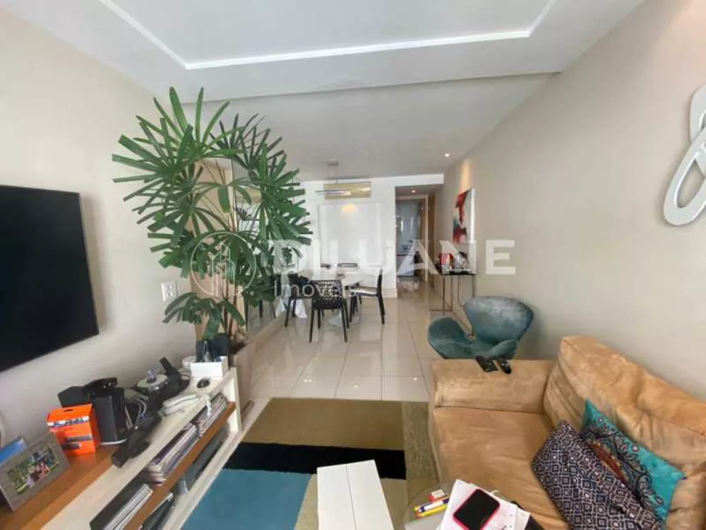 Apartamento à venda com 3 quartos, 95m² - Foto 1