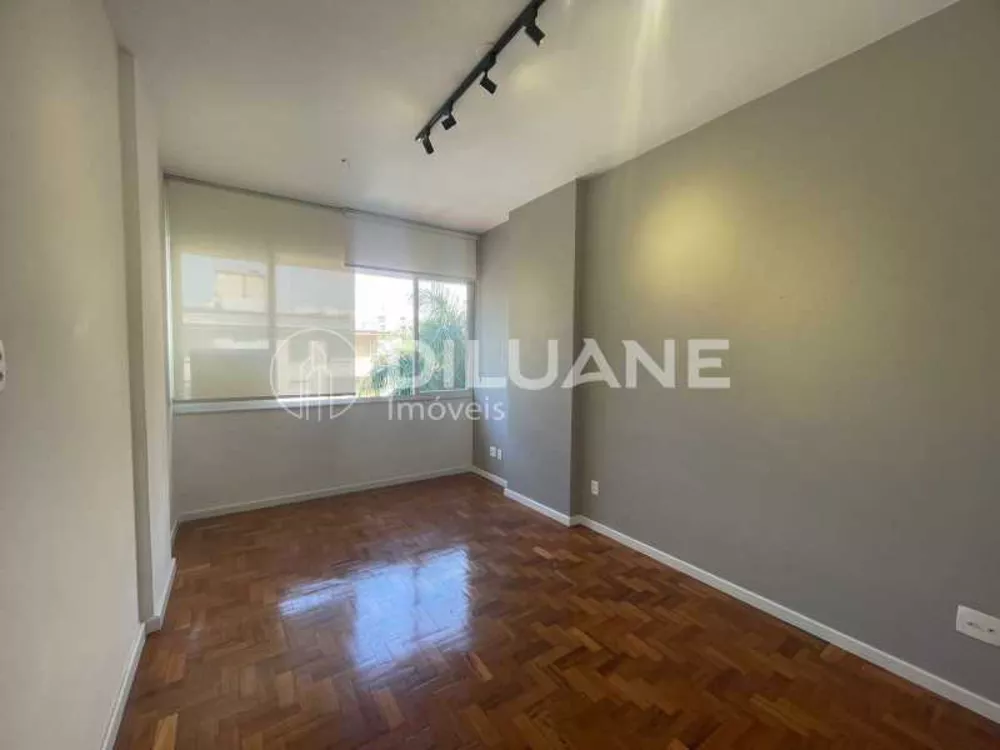 Apartamento à venda com 2 quartos, 76m² - Foto 2