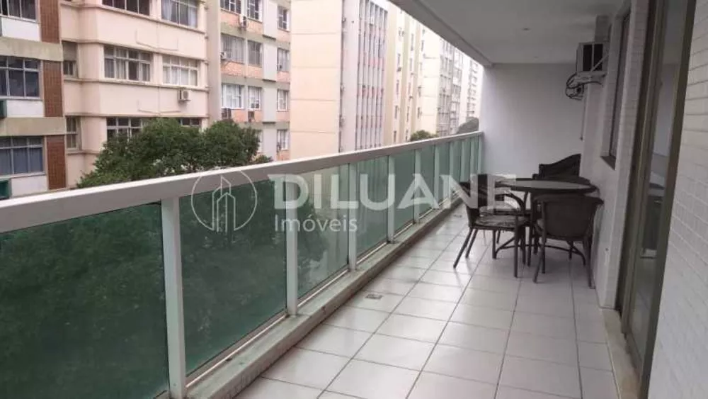 Apartamento à venda com 3 quartos, 200m² - Foto 1