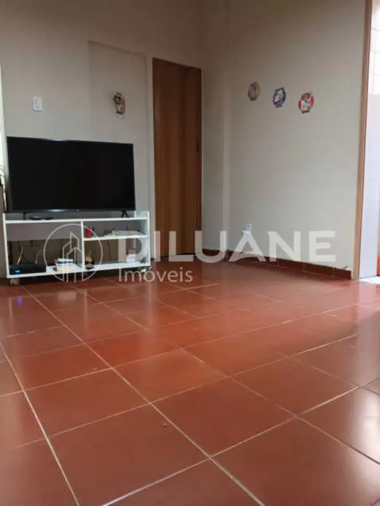 Apartamento à venda com 1 quarto, 50m² - Foto 2