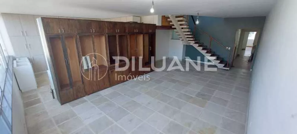 Cobertura à venda com 7 quartos, 190m² - Foto 2