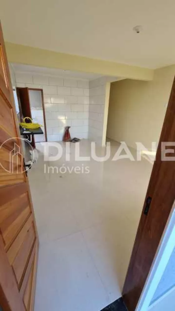 Casa à venda com 2 quartos, 70m² - Foto 4