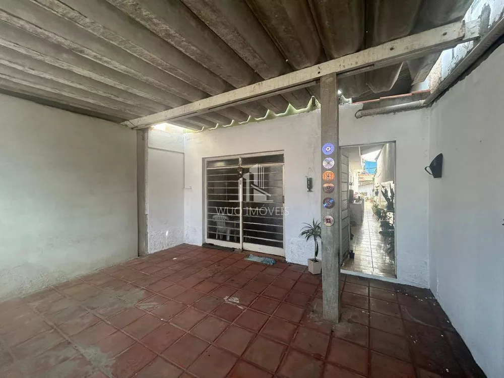 Casa à venda com 6 quartos, 216m² - Foto 2