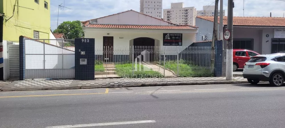 Casa à venda e aluguel com 4 quartos, 380m² - Foto 1