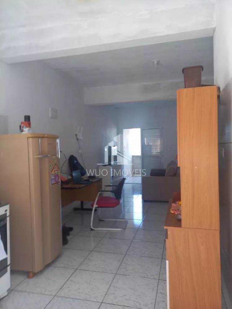 Casa à venda com 1 quarto, 68m² - Foto 2