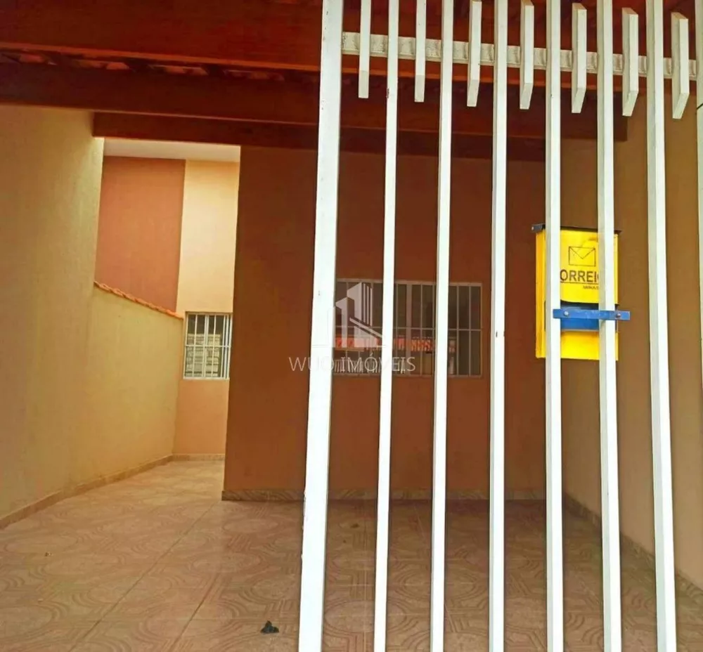 Casa à venda com 2 quartos, 80m² - Foto 1