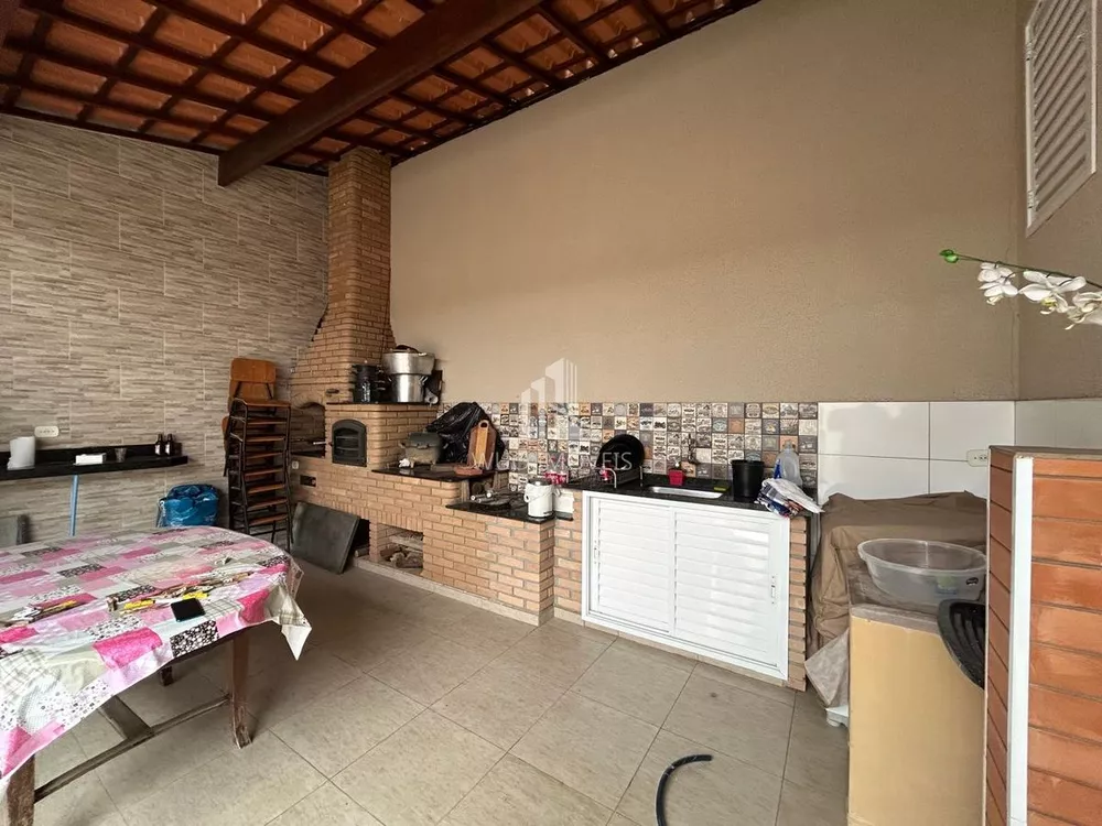 Casa à venda com 2 quartos, 145m² - Foto 4