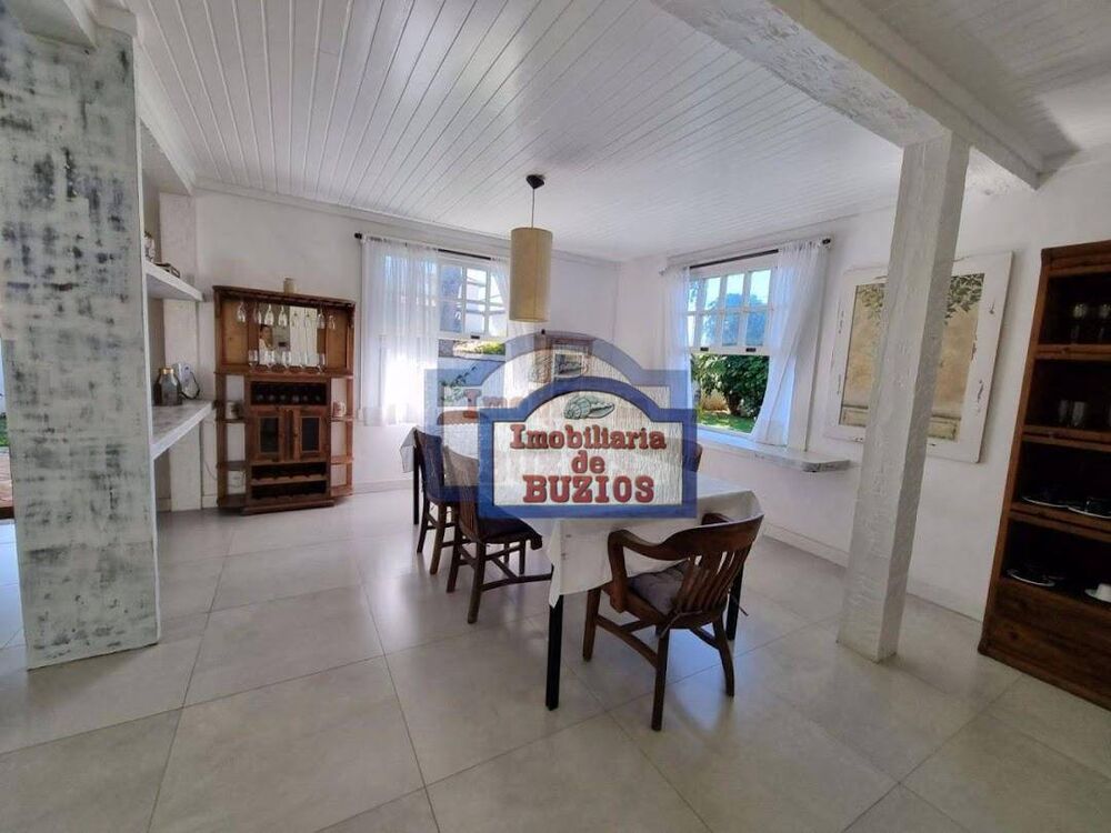 Casa à venda com 5 quartos, 250m² - Foto 2