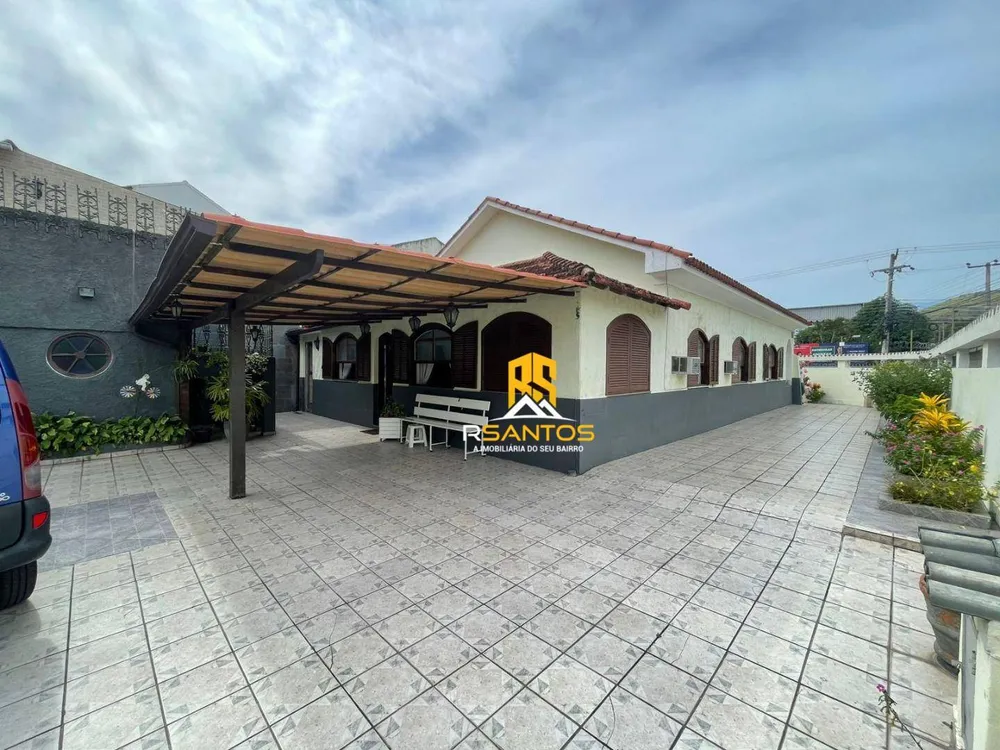 Casa, 3 quartos, 252 m² - Foto 1