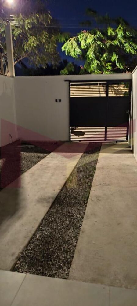 Casa à venda com 2 quartos, 70m² - Foto 2