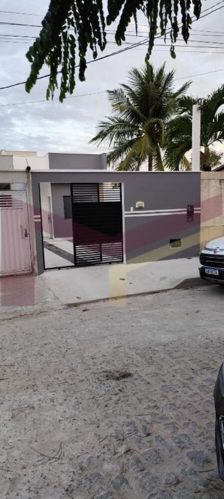 Casa à venda com 2 quartos, 70m² - Foto 1