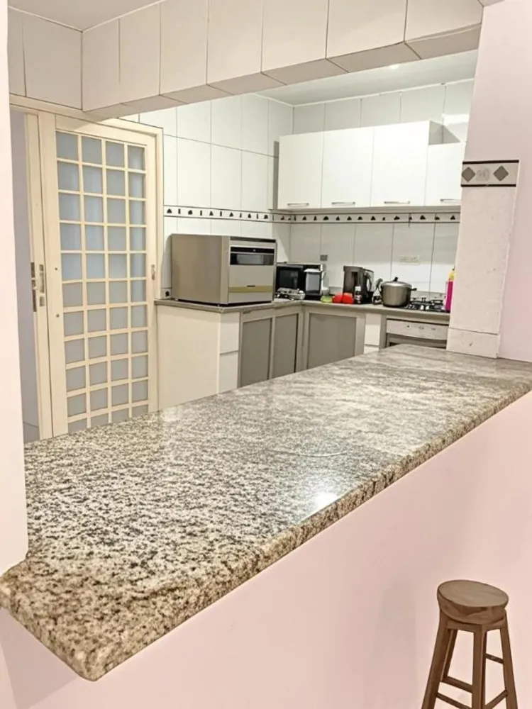 Casa, 4 quartos, 195 m² - Foto 1