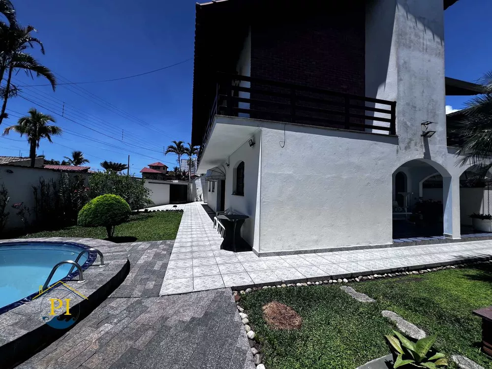 Casa à venda com 4 quartos, 331m² - Foto 2