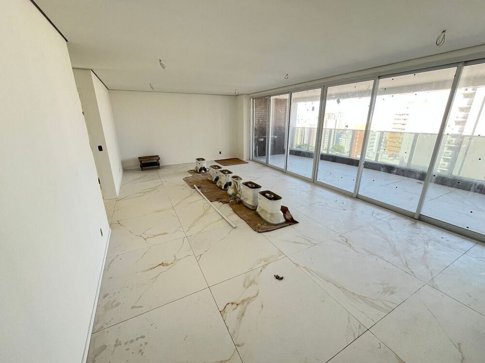 Apartamento à venda com 5 quartos, 224m² - Foto 4
